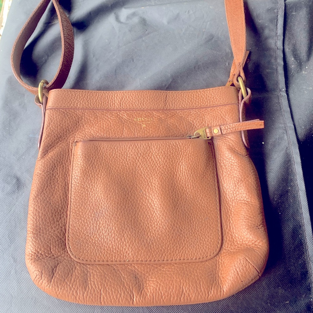 Vintage Fossil leather crossbody purse.